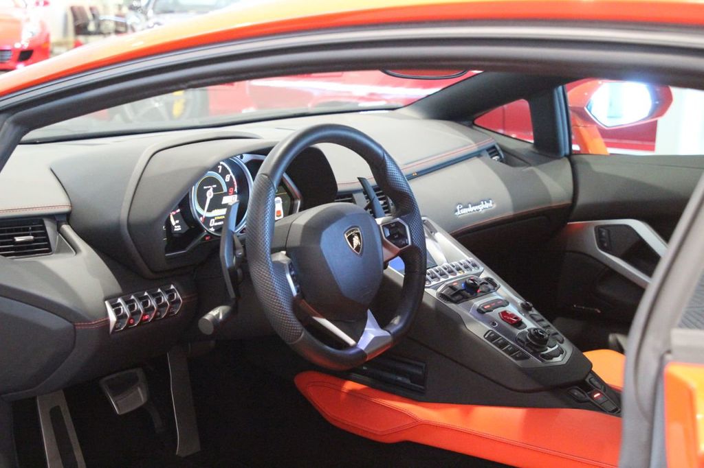 2013 Lamborghini Aventador, 2/20