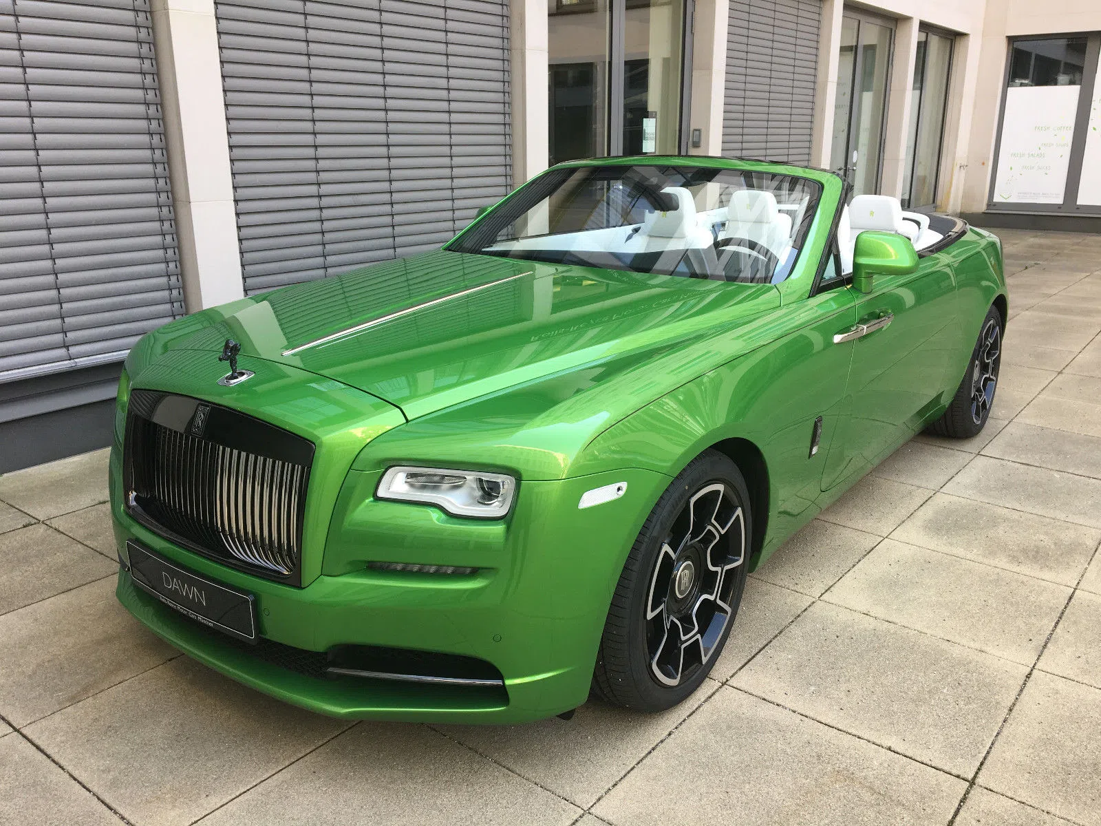 Rolls-Royce Dawn Black Badge - Java Green - One of One