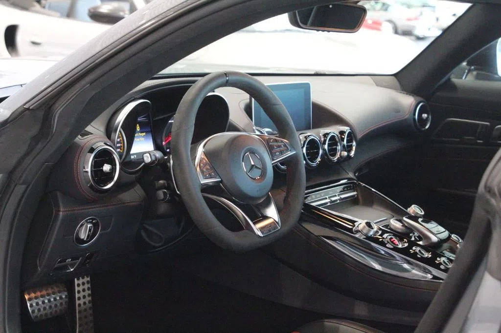 2016 Mercedes-Benz AMG GT interior, dashboard