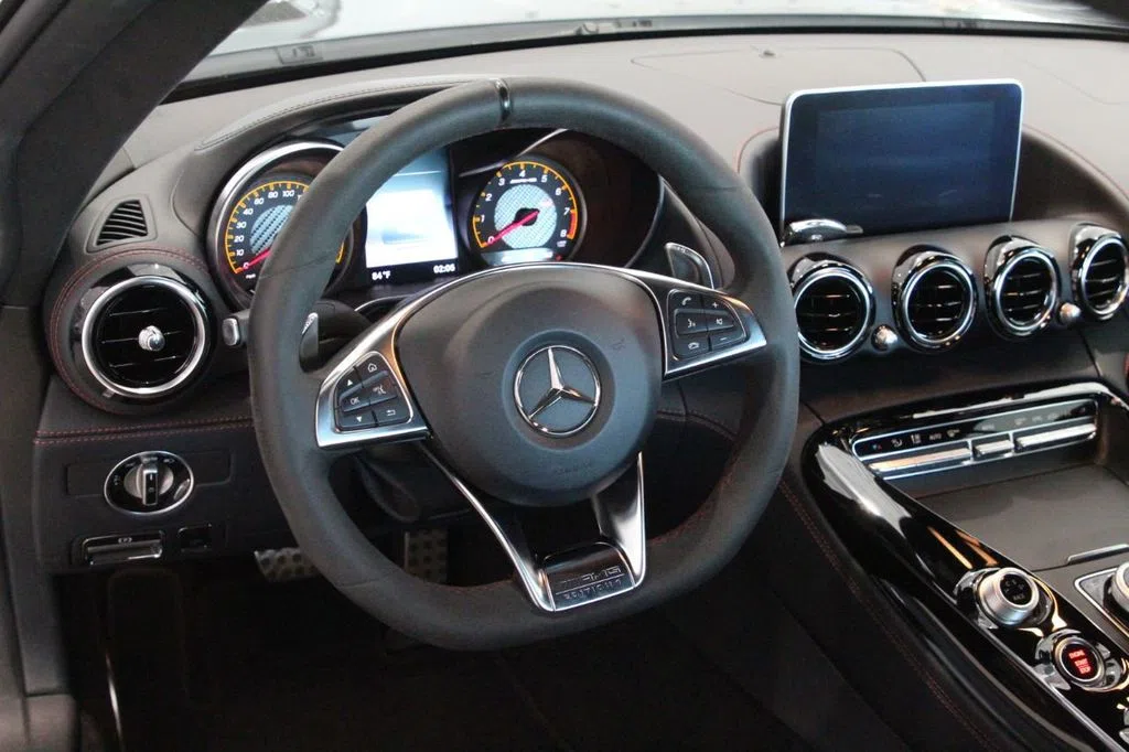 2016 Mercedes-Benz AMG GT interior, dashboard