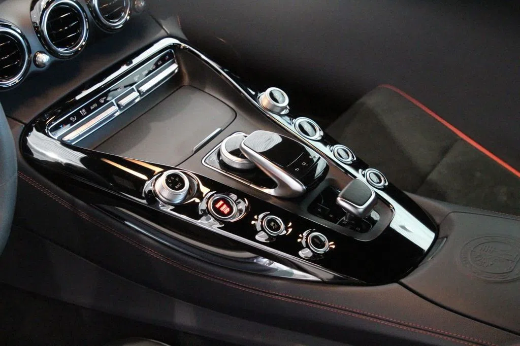 2016 Mercedes-Benz AMG GT interior, center console