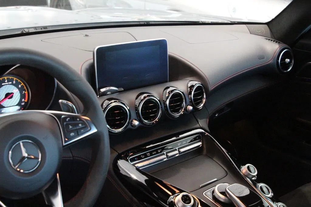 2016 Mercedes-Benz AMG GT interior, dashboard