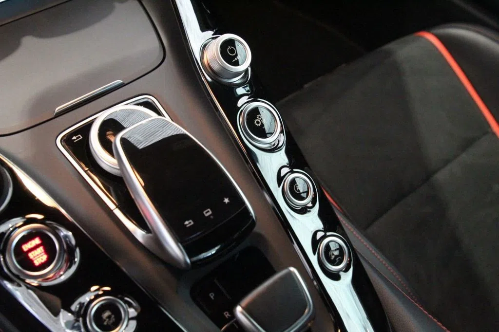 2016 Mercedes-Benz AMG GT interior, center console