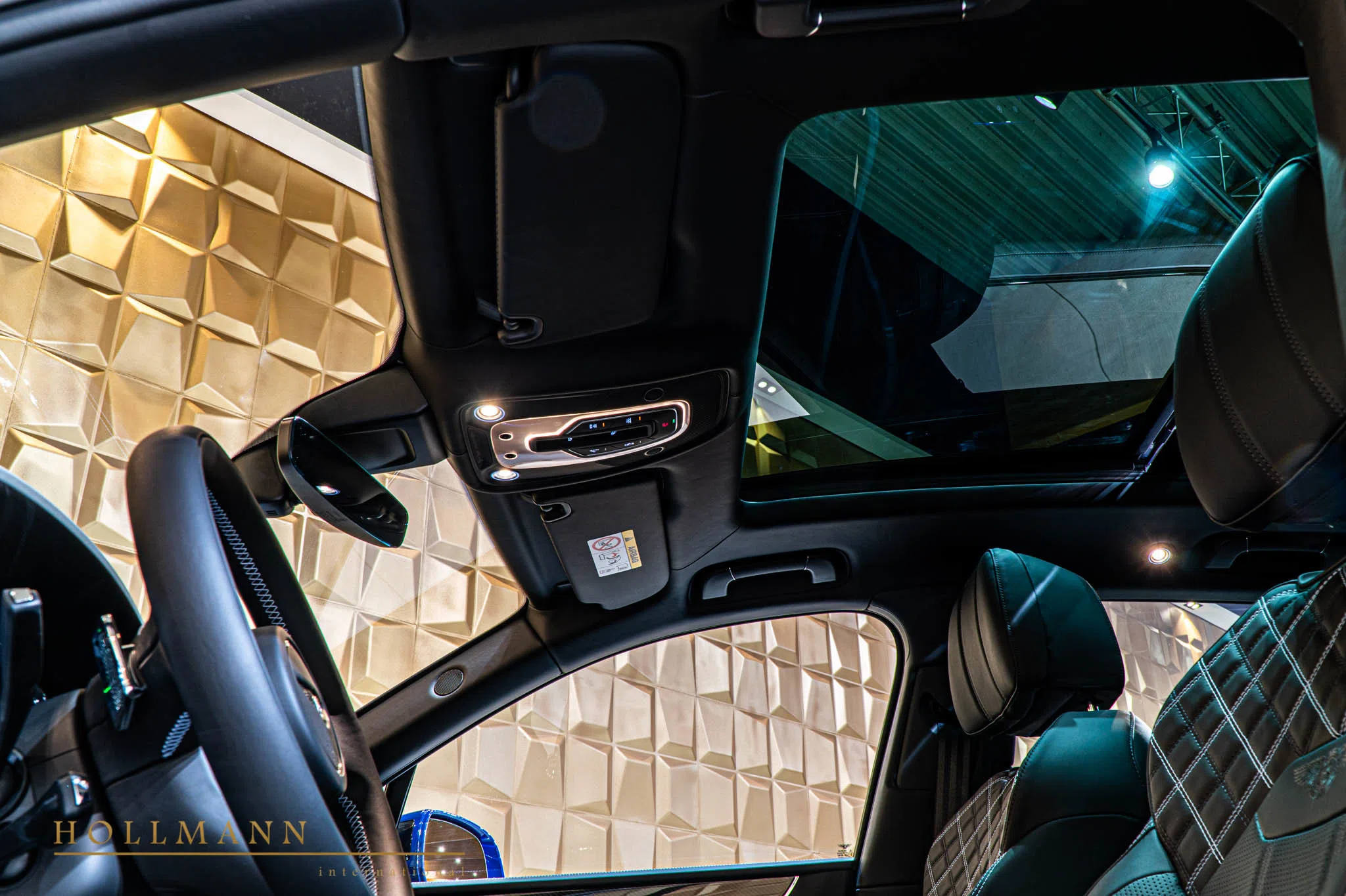 2020 Bentley Bentayga V8 interior, door panel, Beluga
