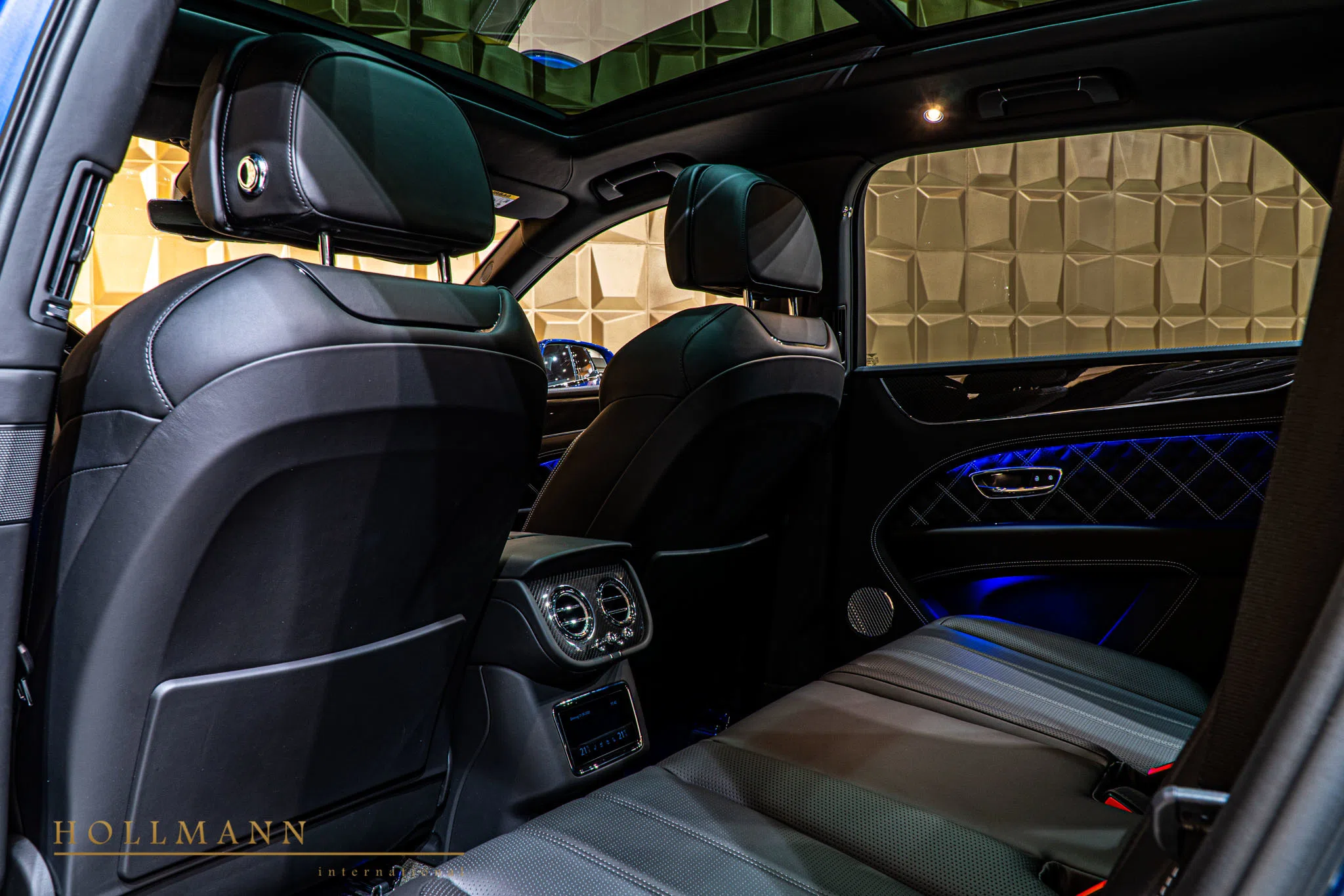 2020 Bentley Bentayga V8 interior, seats, Beluga