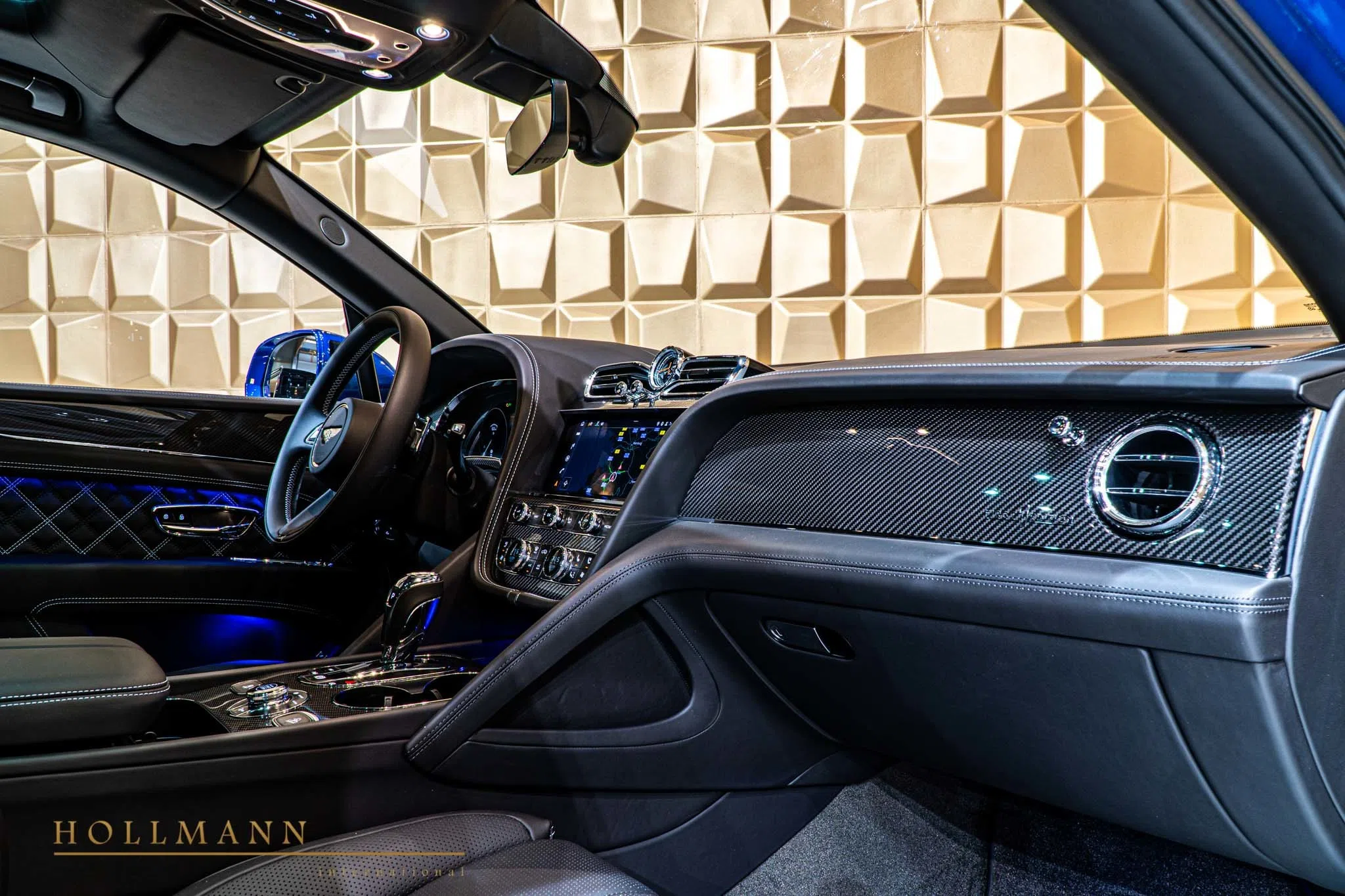 2020 Bentley Bentayga V8 interior, Beluga