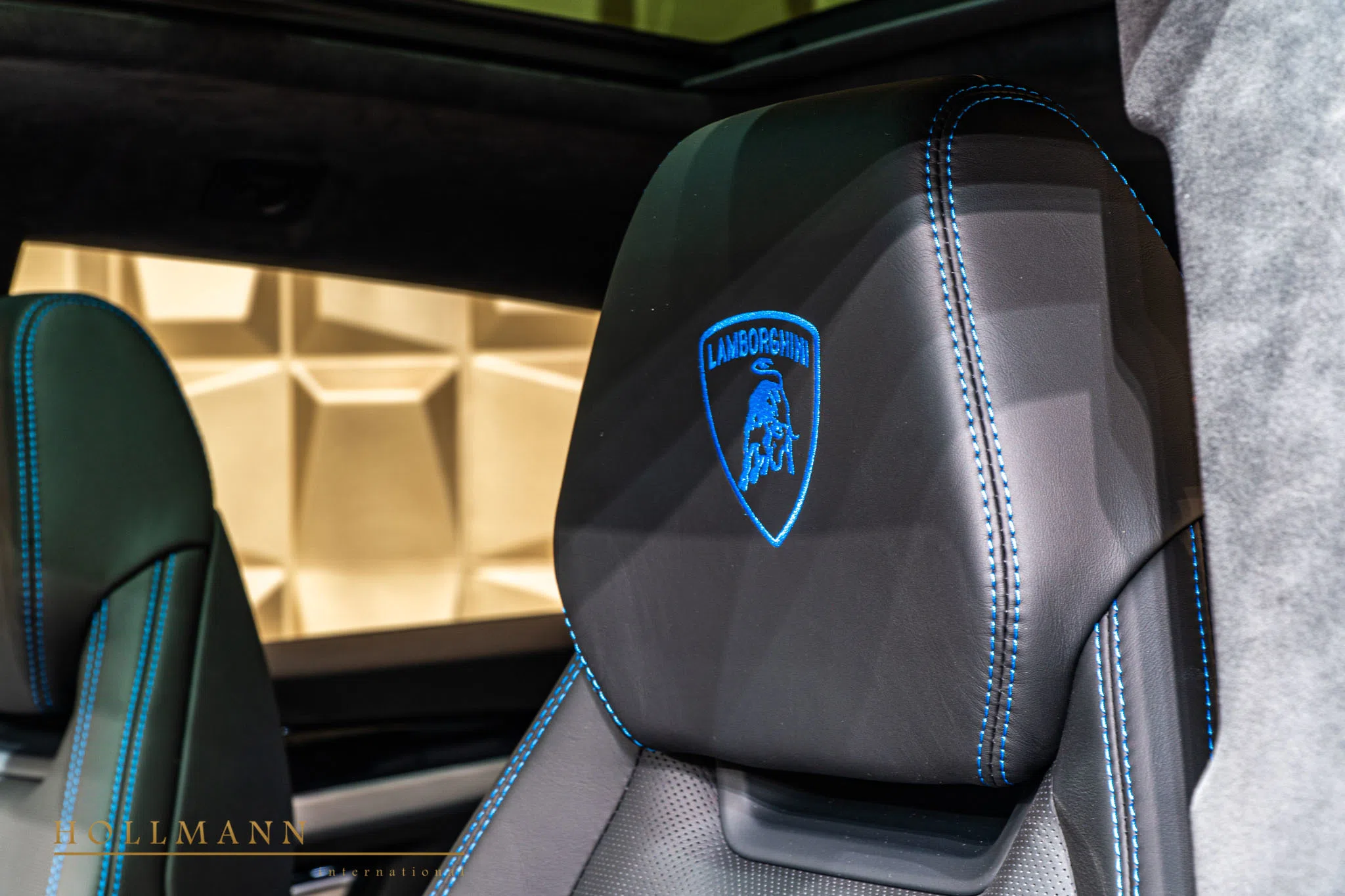2020 Mansory Urus Venatus interior, Nero Ade