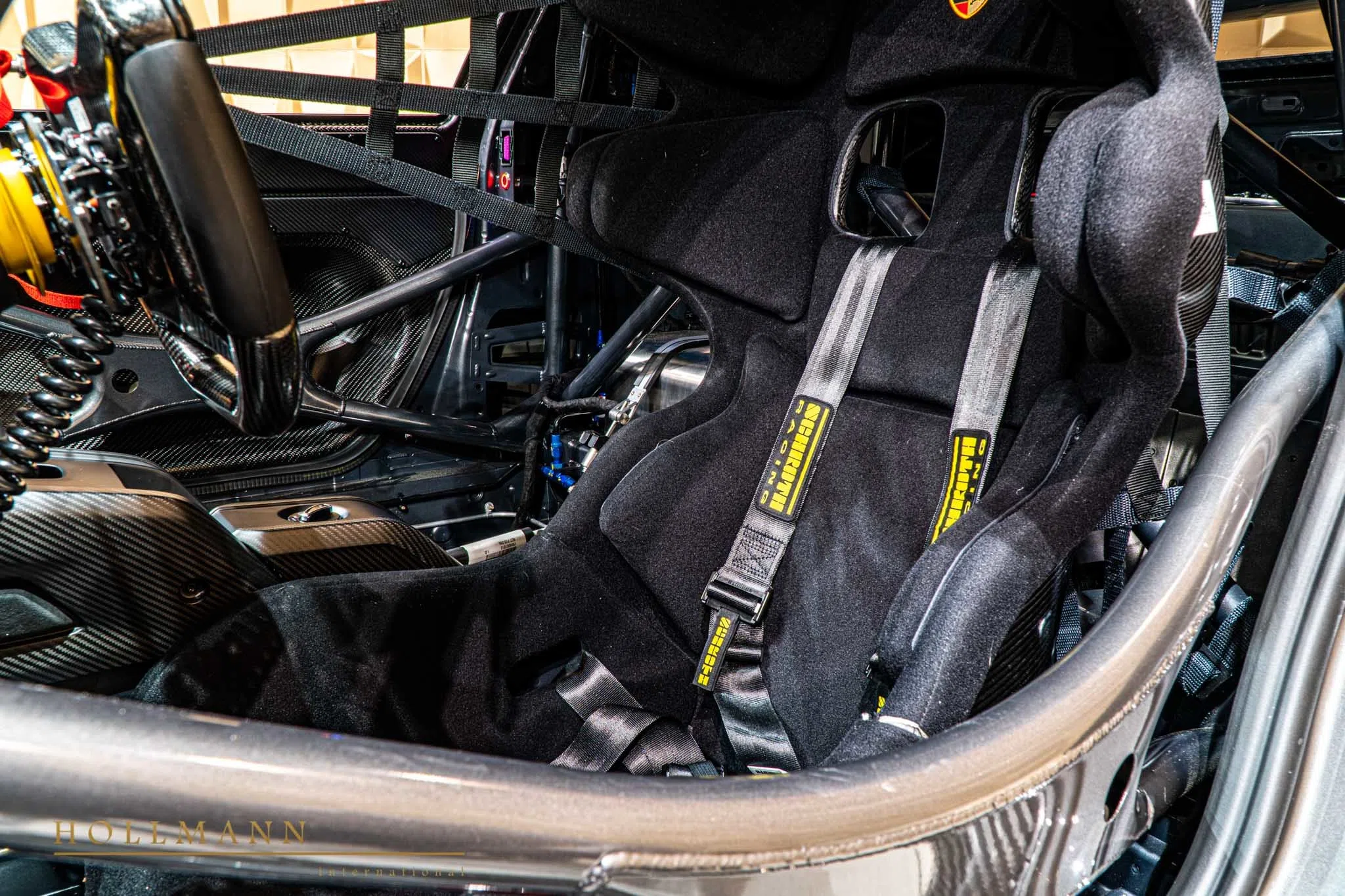 2019 Porsche 935 interior, seats, Black