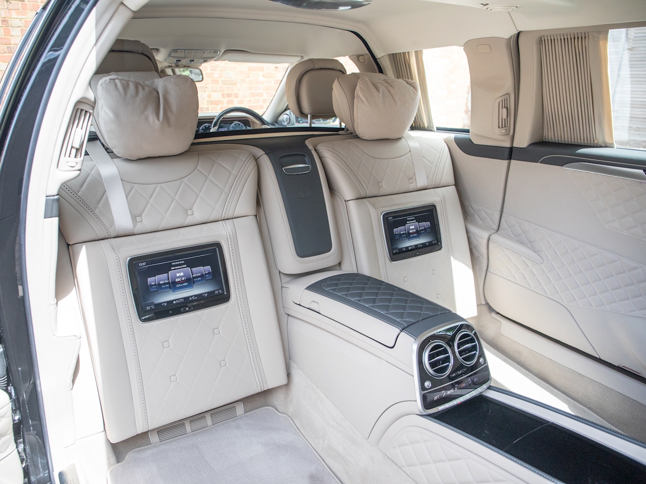 2018 Mercedes-Maybach S 600 Pullman, 3/11