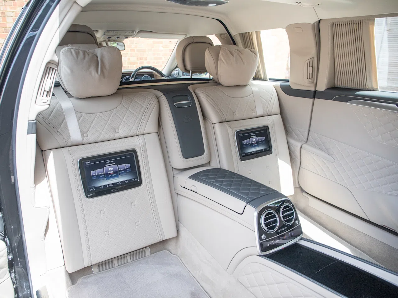 2018 Mercedes-Maybach S 600 Pullman interior, seats, Silk Beige & Titanium Grey Pearl Leather