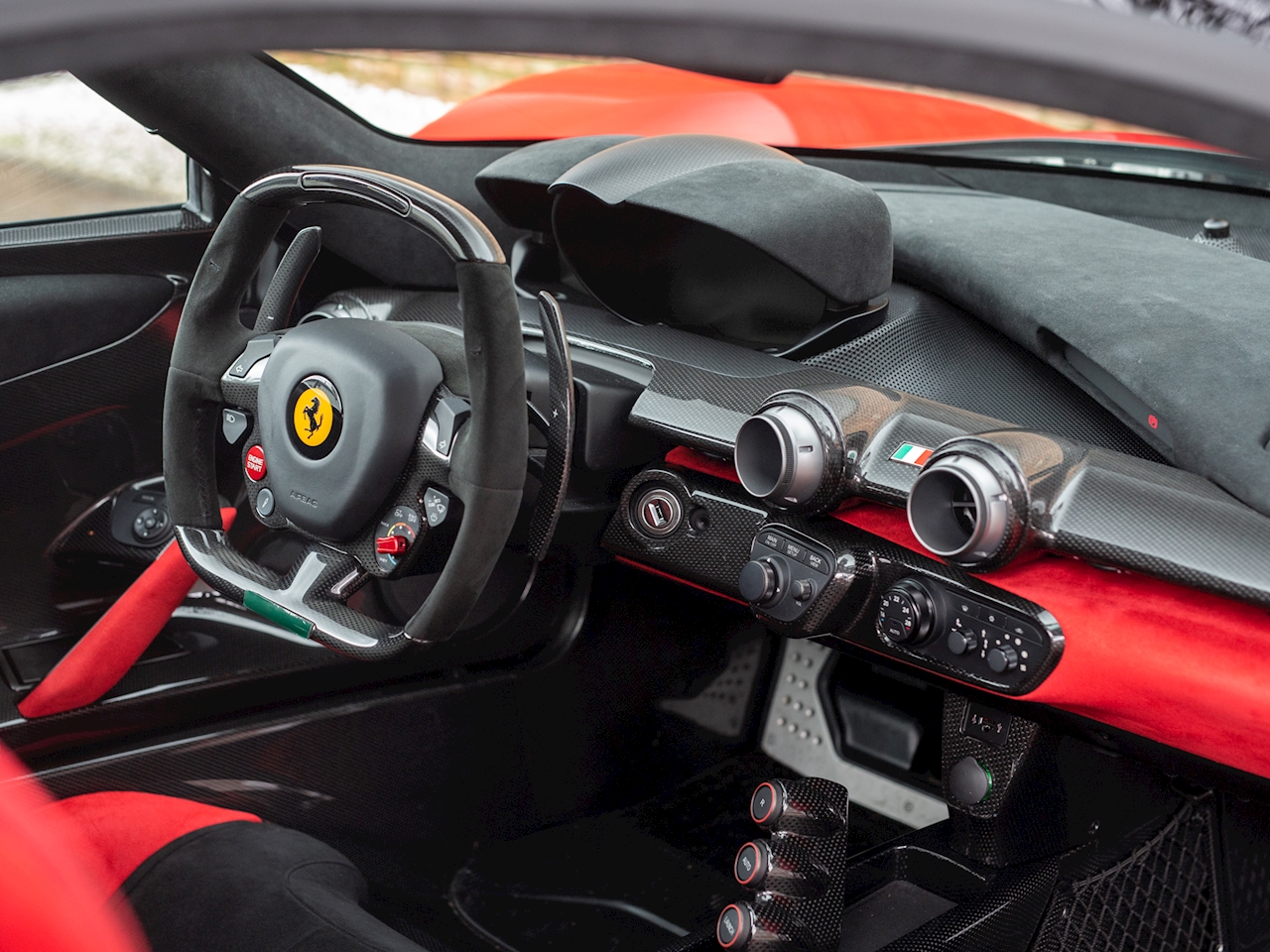 2016 Ferrari LaFerrari, 2/5