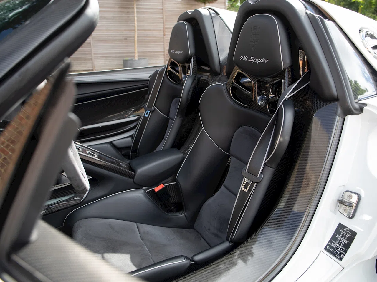 2015 Porsche 918 Spyder Weissach interior, seats, Black Leather & Alcantara