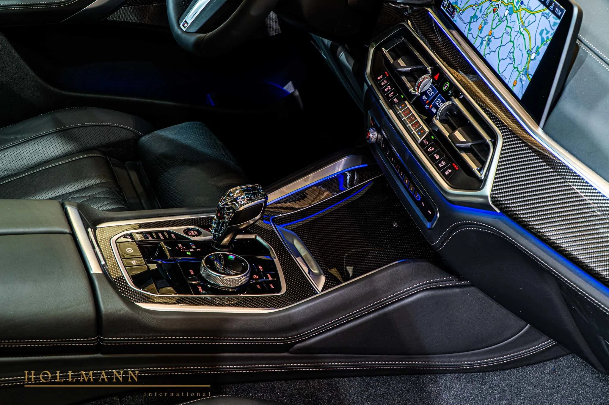 2020 BMW X6 M50i interior, center console, Leather Merino Black