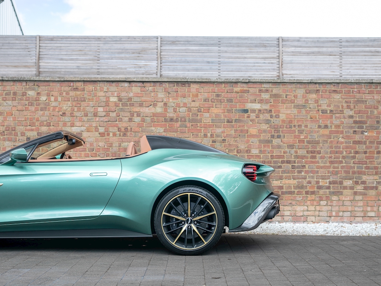 2018 Aston Martin Vanquish Zagato Speedster, 18/20