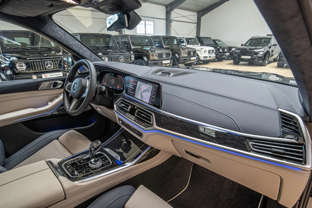 2020 BMW X7 xDrive40i - M Sportpaket interior, dashboard