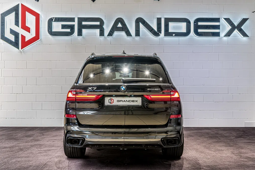 2020 BMW X7 xDrive40i - M Sportpaket for sale, exterior, Saphirschwarz metallic