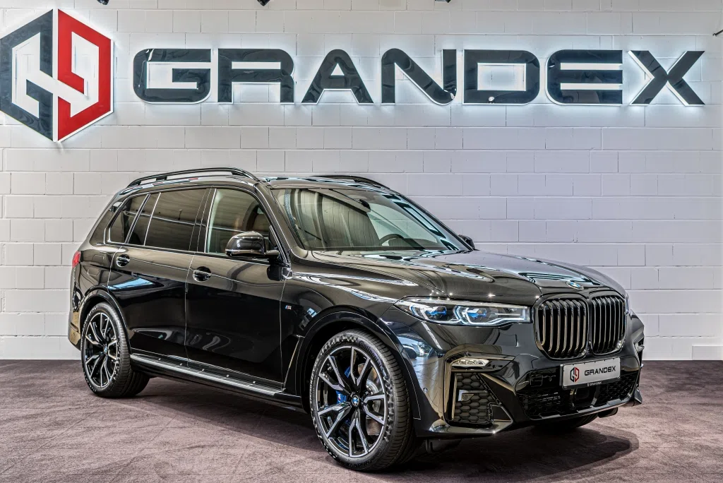 2020 BMW X7 xDrive40i - M Sportpaket for sale, exterior, Saphirschwarz metallic