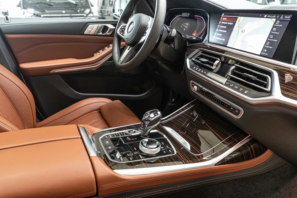 2020 BMW X7 xDrive40i - M Sportpaket interior