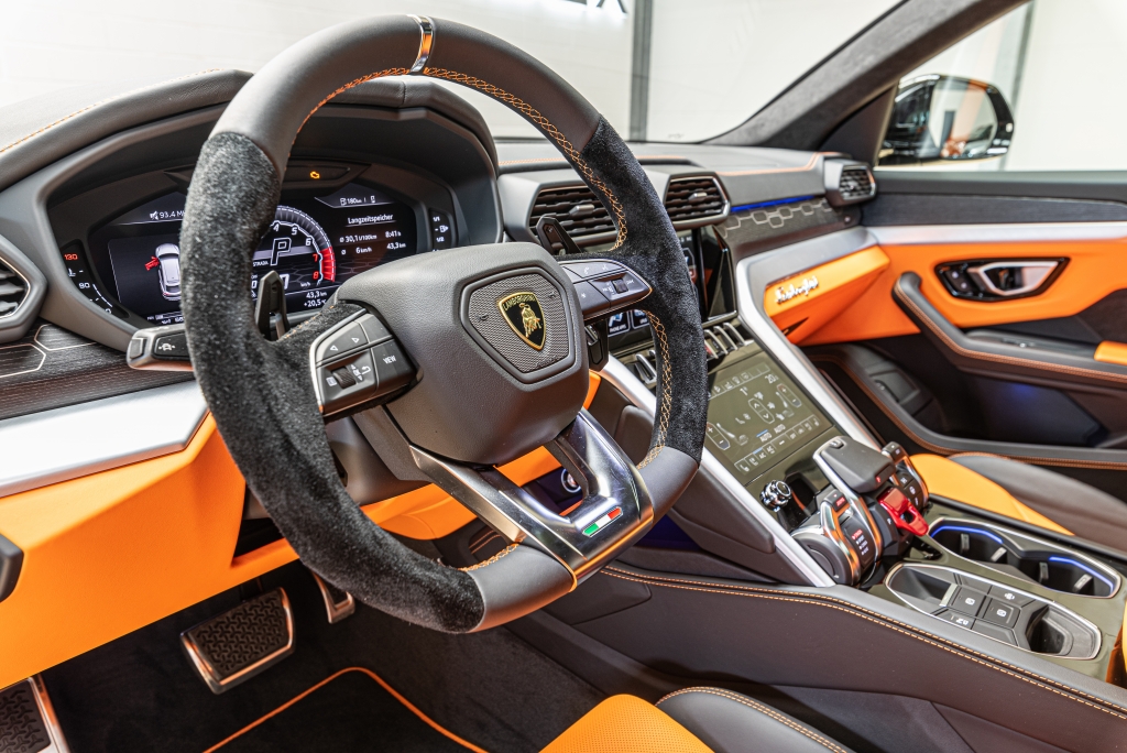 2020 Lamborghini Urus, 10/20