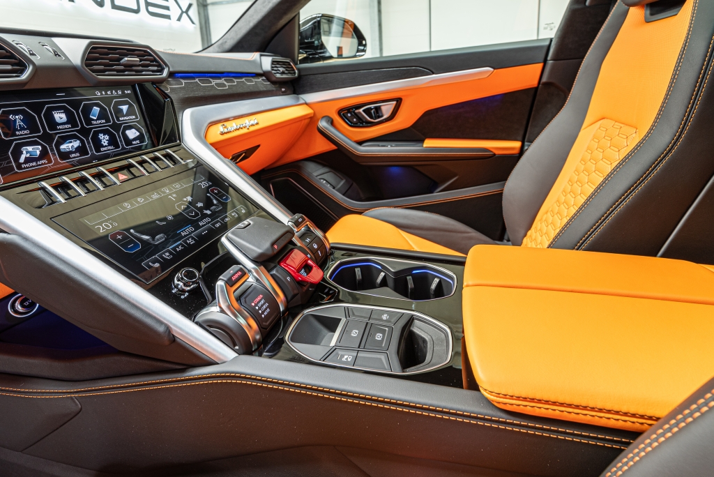 2020 Lamborghini Urus, 11/20