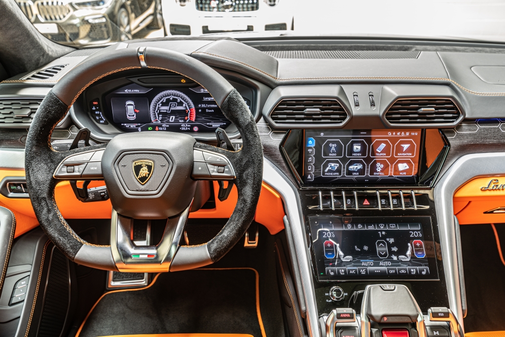 2020 Lamborghini Urus, 12/20