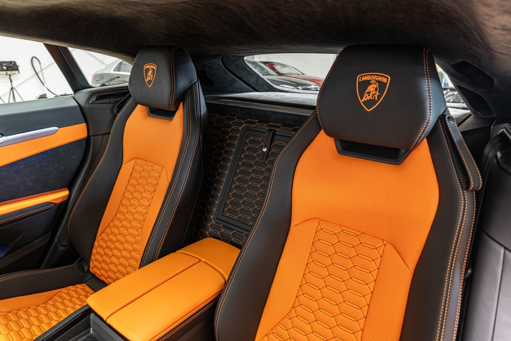 2020 Lamborghini Urus, 19/20