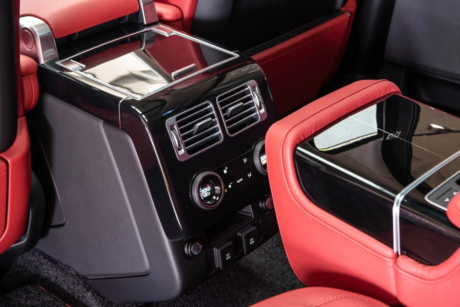 2020 Range Rover 5.0 Supercharged Autobiography LWB interior, center console