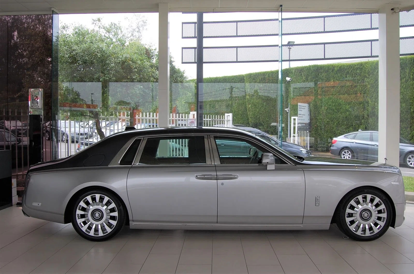 2018 Rolls-Royce Phantom VIII for sale, exterior, Silber Metallic