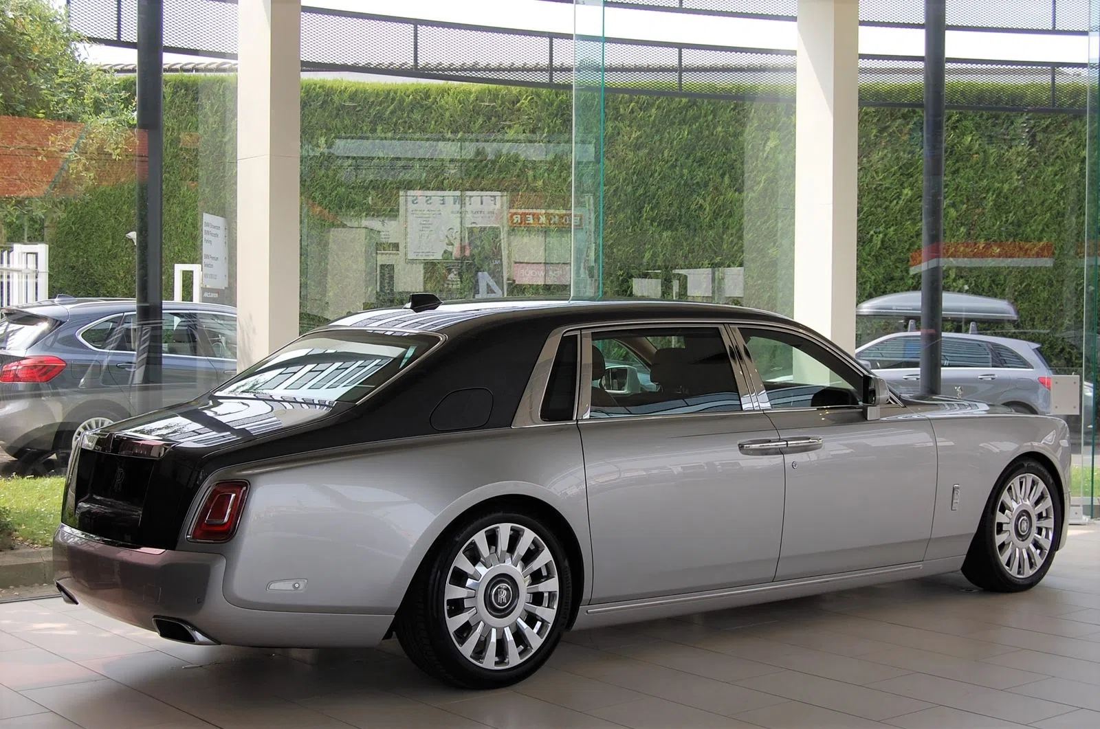 2018 Rolls-Royce Phantom VIII for sale, exterior, Silber Metallic
