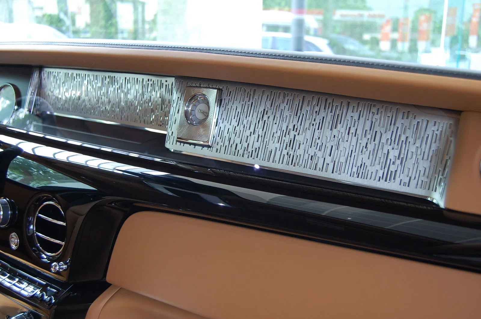 2018 Rolls-Royce Phantom VIII interior, door panel, Beige