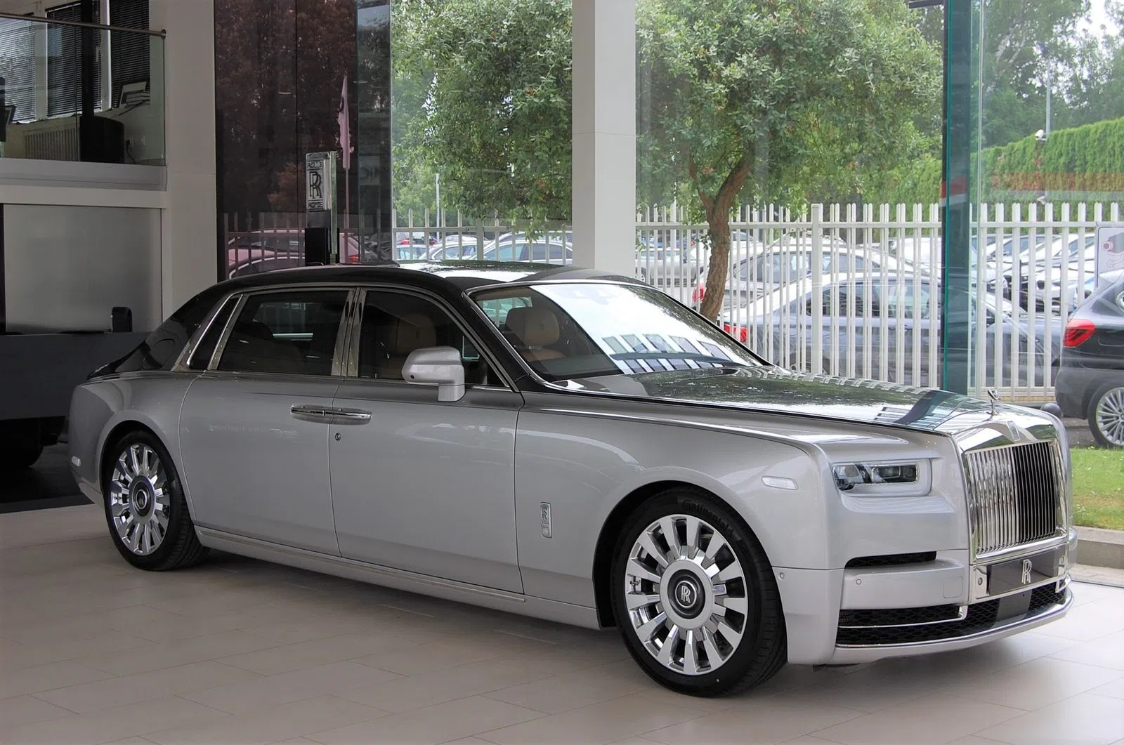 2018 Rolls-Royce Phantom VIII for sale, exterior, Silber Metallic