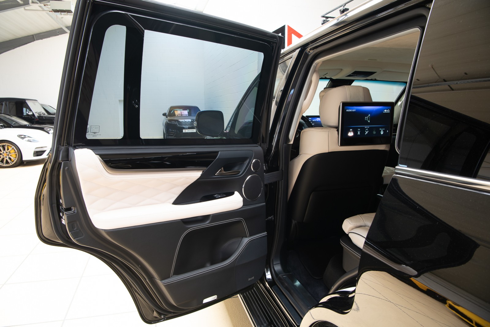 2020 Lexus LX570 Luxury 4 Seats ARMORED B6 by GRANDEX Armored, 11/20