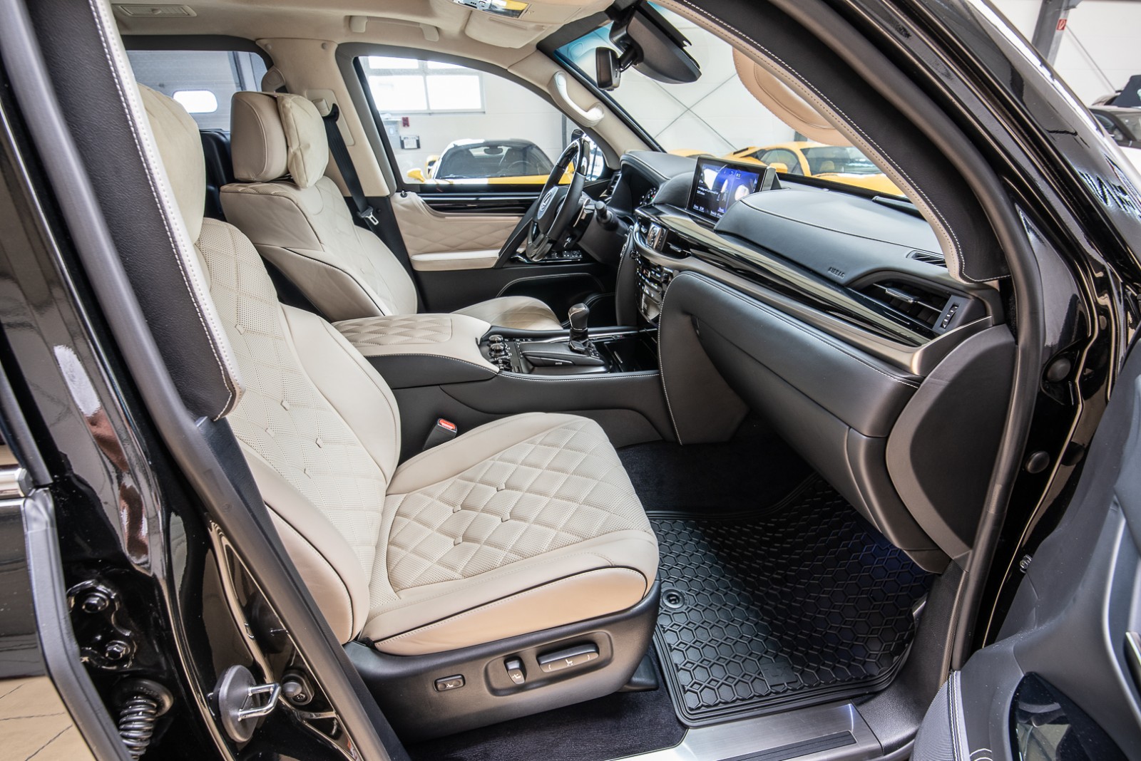 2020 Lexus LX570 Luxury 4 Seats ARMORED B6 by GRANDEX Armored, 19/20