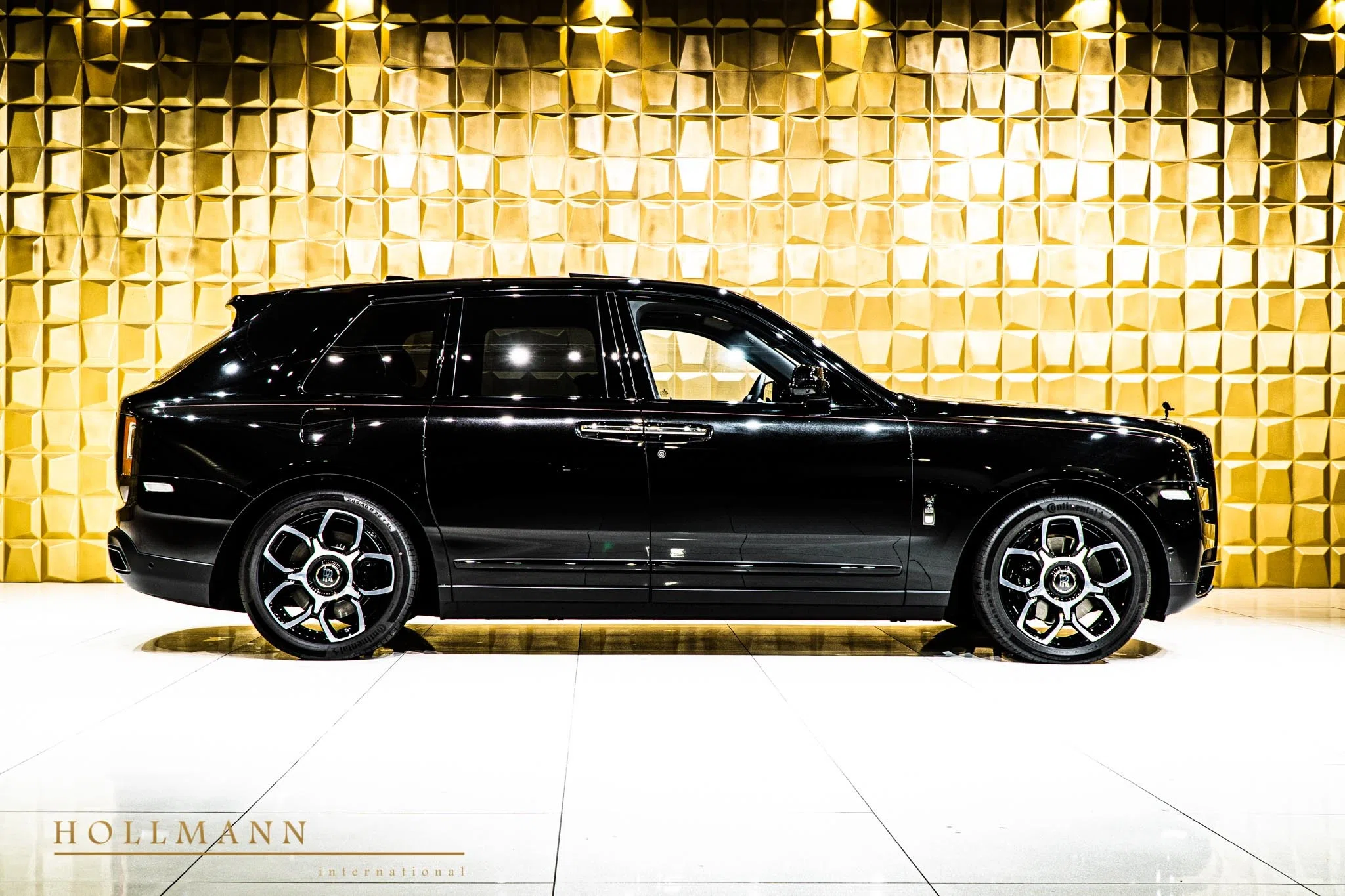 2020 Rolls-Royce Cullinan Black Badge for sale, exterior, Black Diamond