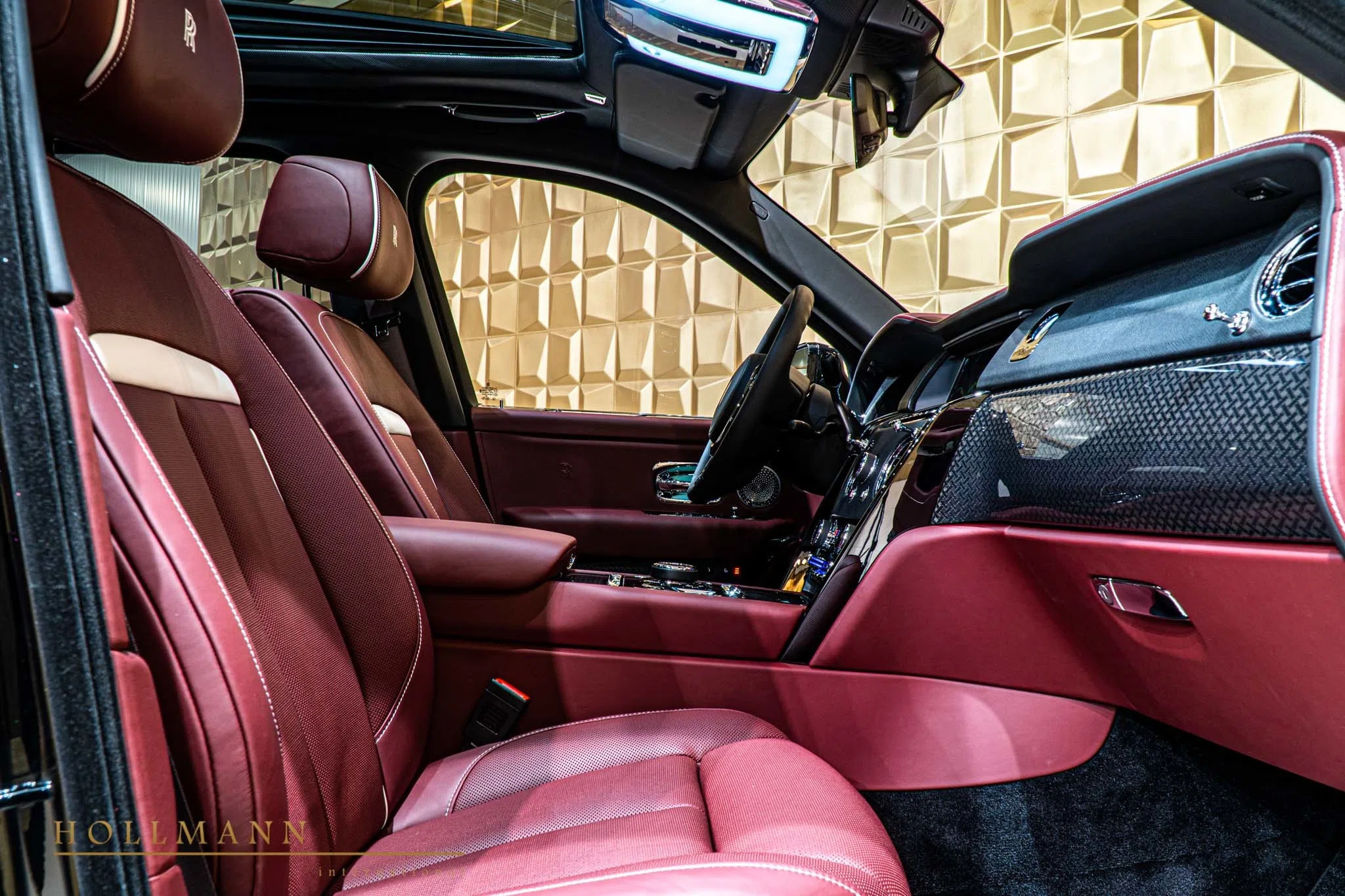 2020 Rolls-Royce Cullinan Black Badge interior, seats, Ardent Red