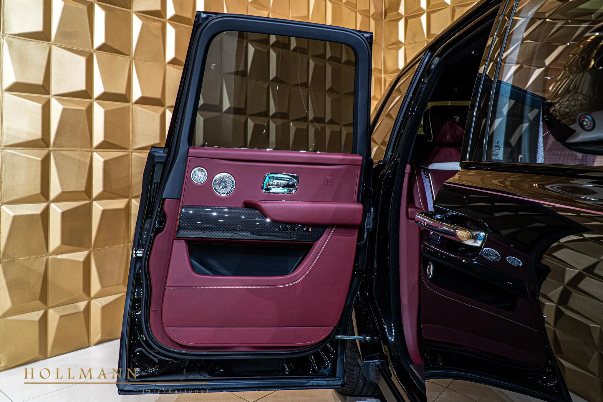 2020 Rolls-Royce Cullinan Black Badge interior, door panel, Ardent Red