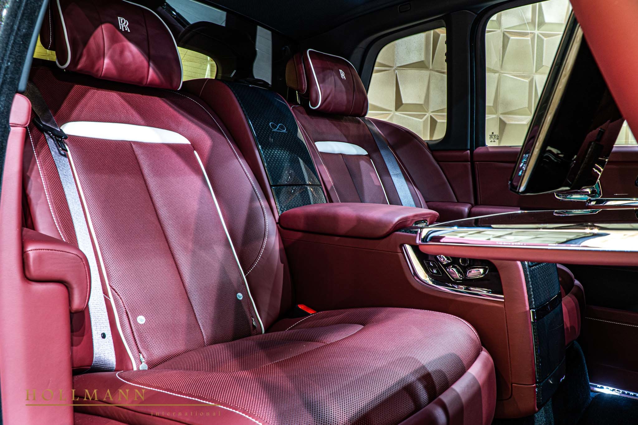 2020 Rolls-Royce Cullinan Black Badge, 18/39