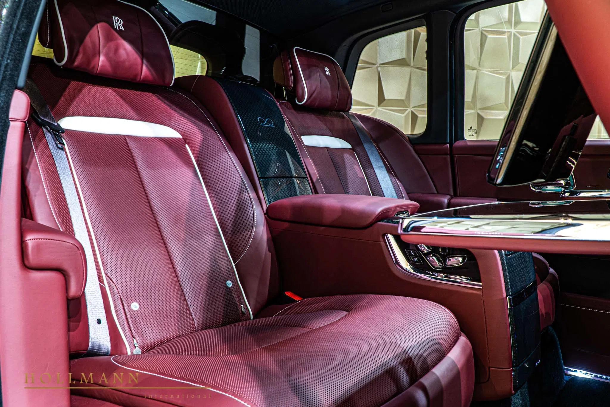 2020 Rolls-Royce Cullinan Black Badge interior, seats, Ardent Red