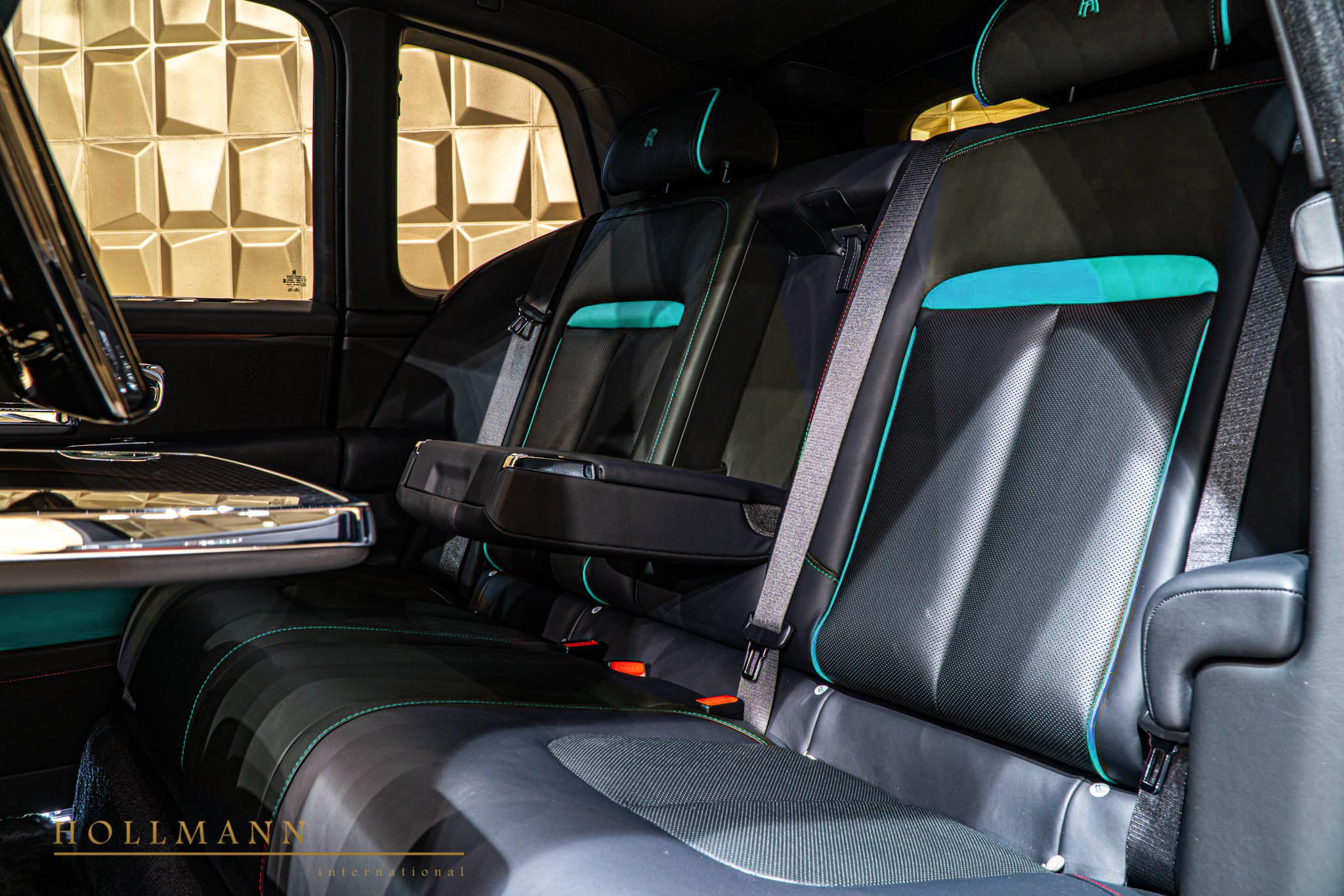 2020 Rolls-Royce Cullinan Black Badge, 8/15
