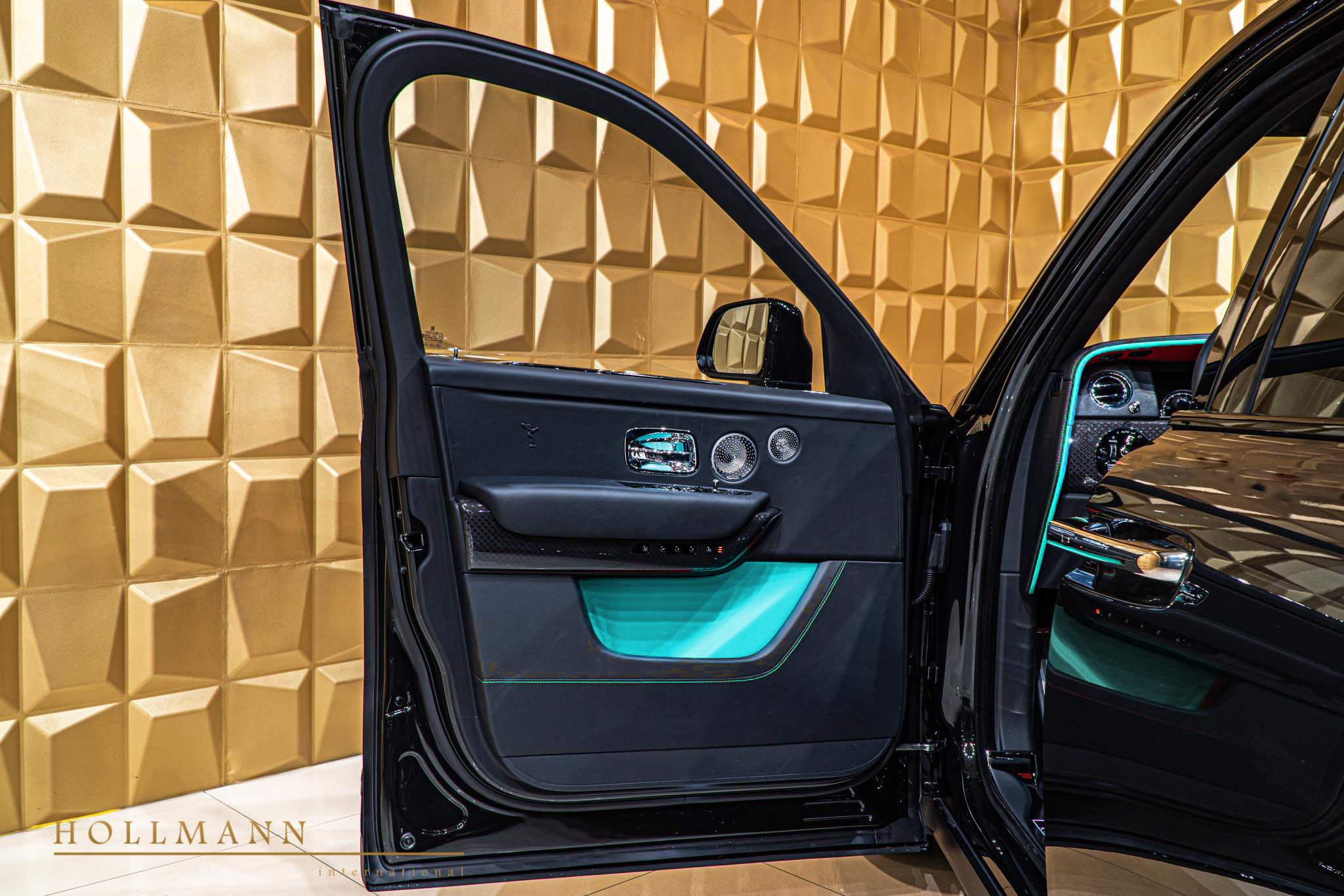 2020 Rolls-Royce Cullinan Black Badge, 10/15
