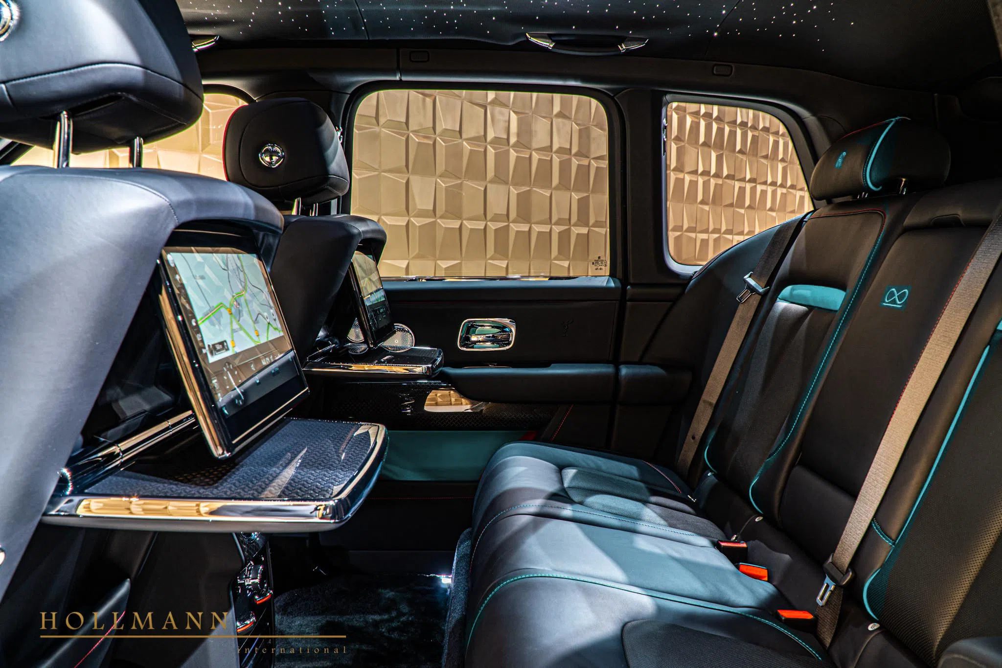 2020 Rolls-Royce Cullinan Black Badge interior, seats, Black with Turchese Blue