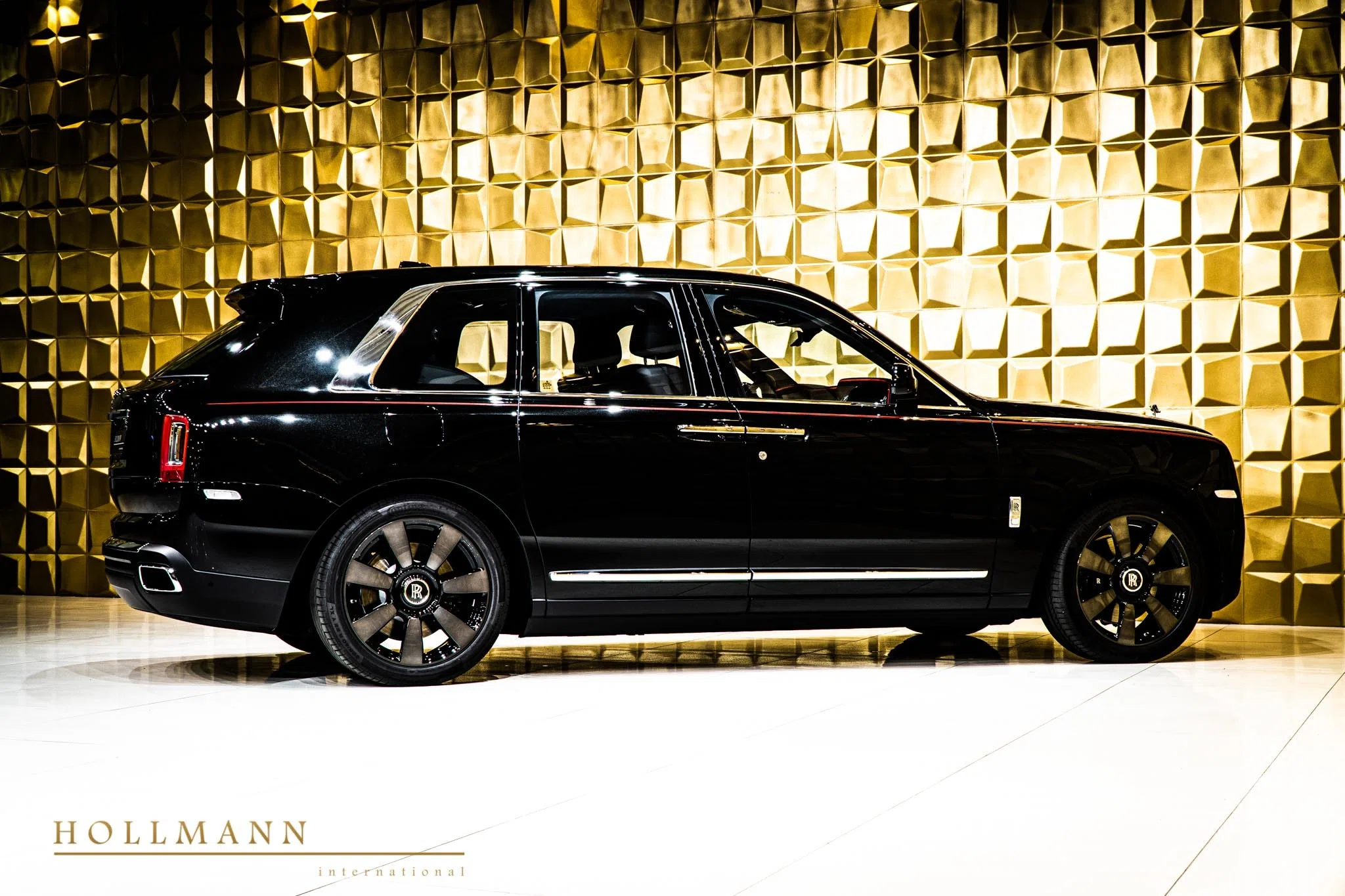 2020 Rolls-Royce Cullinan for sale, exterior, Black Diamond