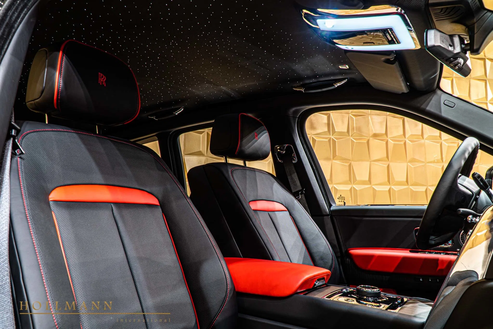2020 Rolls-Royce Cullinan interior, seats, Black with Mugello Red
