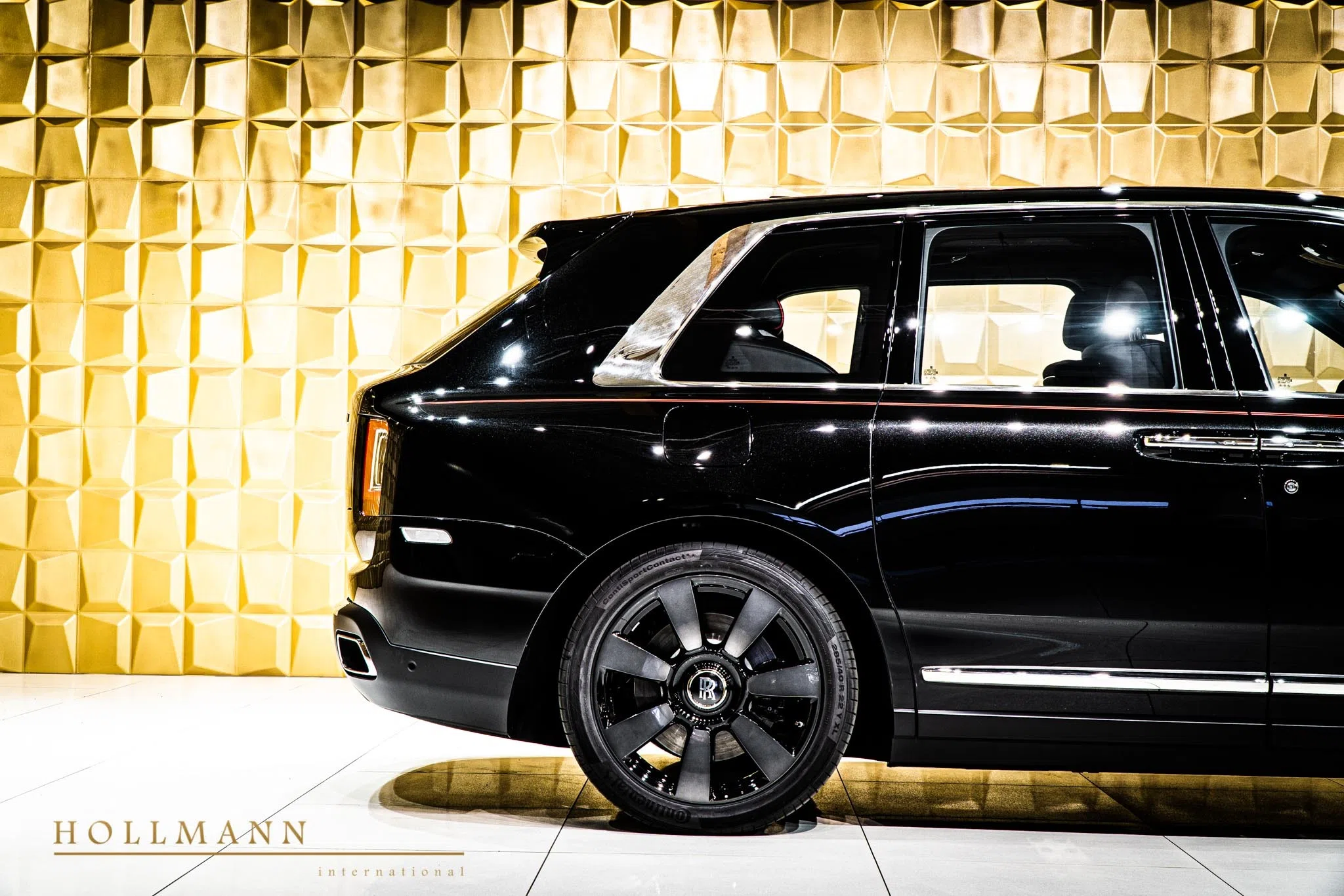 2020 Rolls-Royce Cullinan for sale, exterior, Black Diamond
