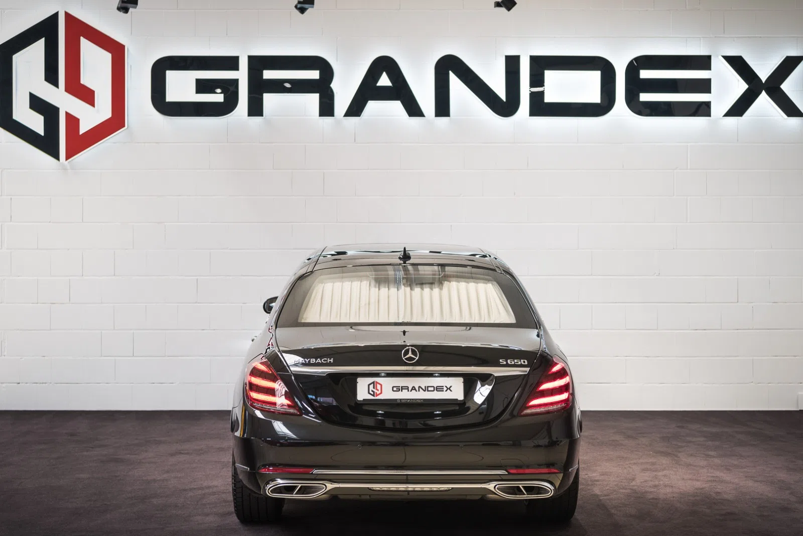2018 Mercedes-Maybach S600 PULLMAN for sale, exterior, Obsidian Black metallic