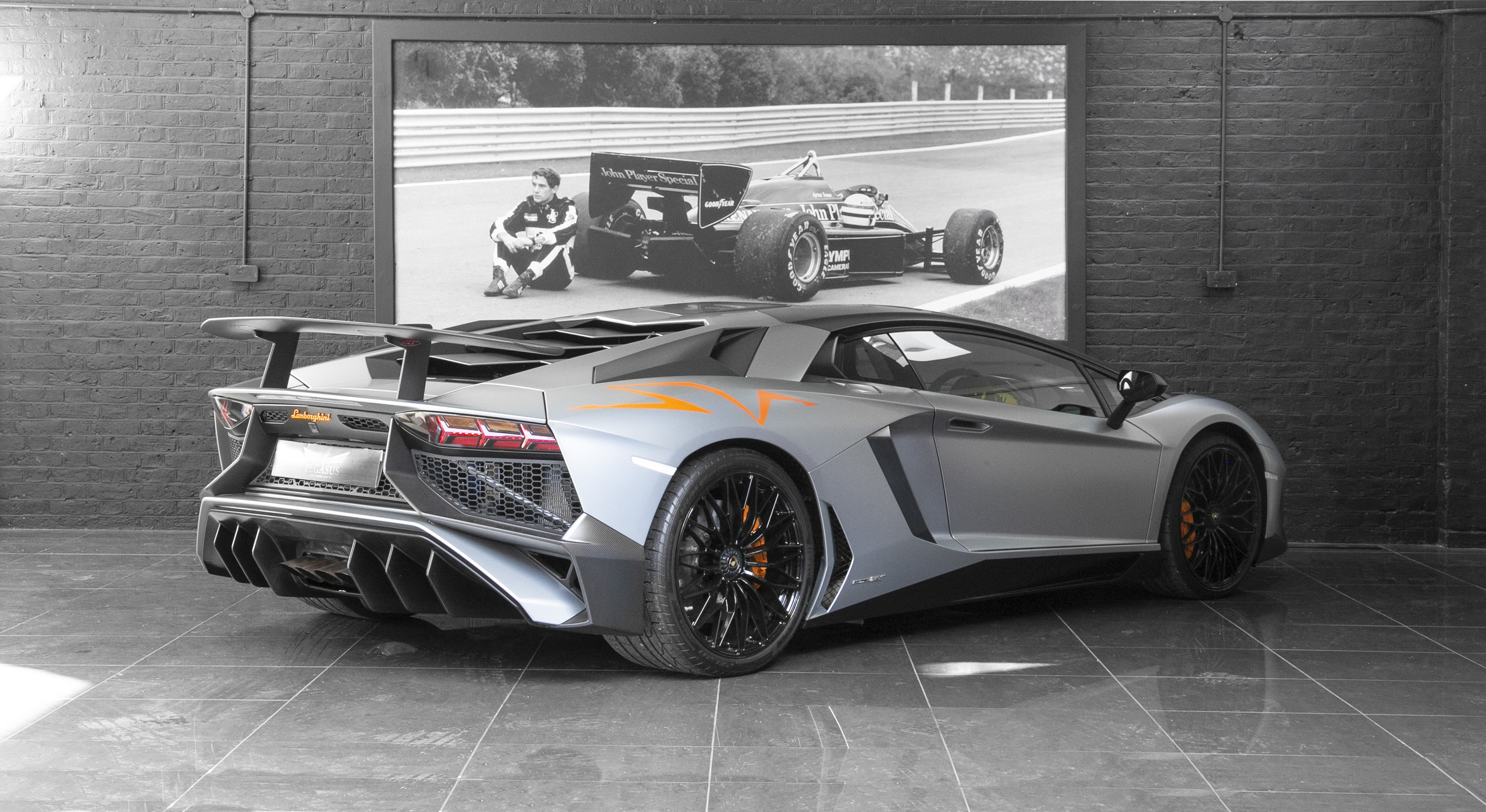 2016 Lamborghini Aventador SV LP750-4, 16/17