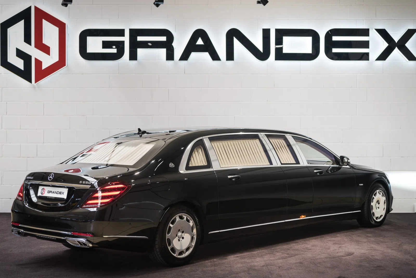 2018 Mercedes-Maybach S600 PULLMAN for sale, exterior, Obsidian Black metallic