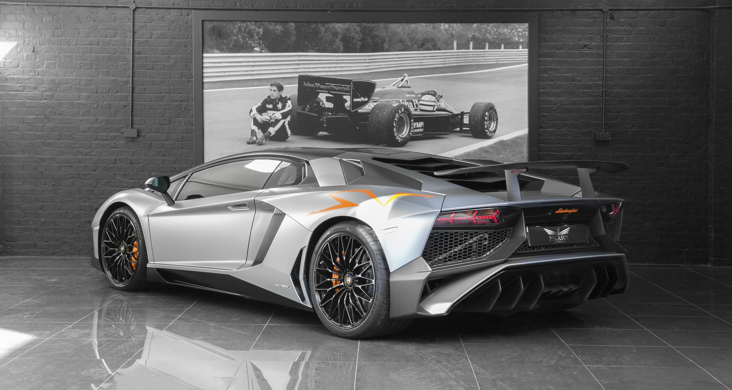 2016 Lamborghini Aventador SV LP750-4, 15/17