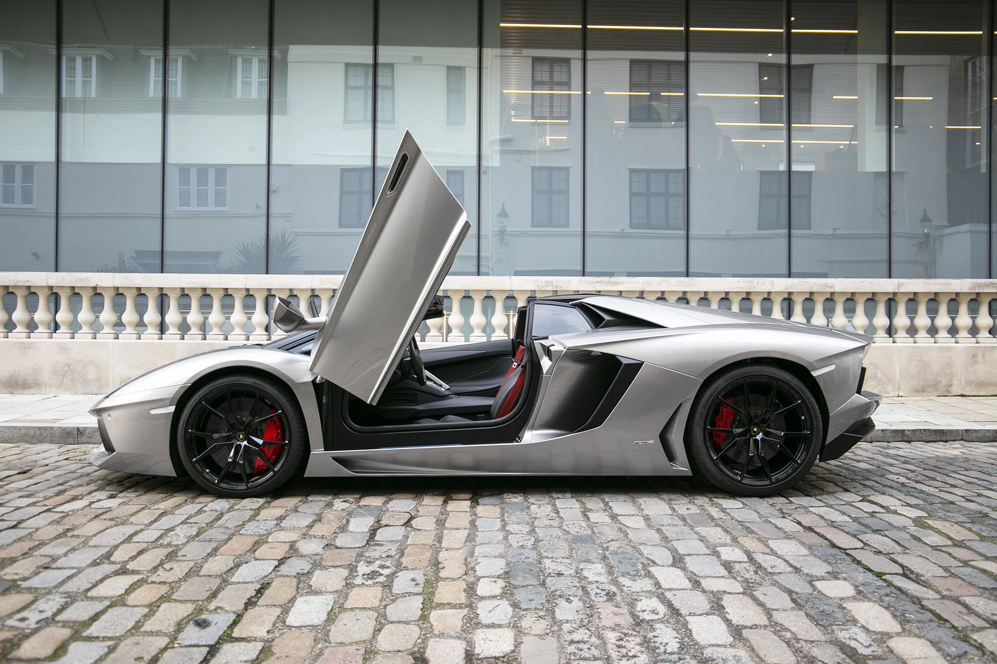 2014 Lamborghini Aventador Roadster LP700-4