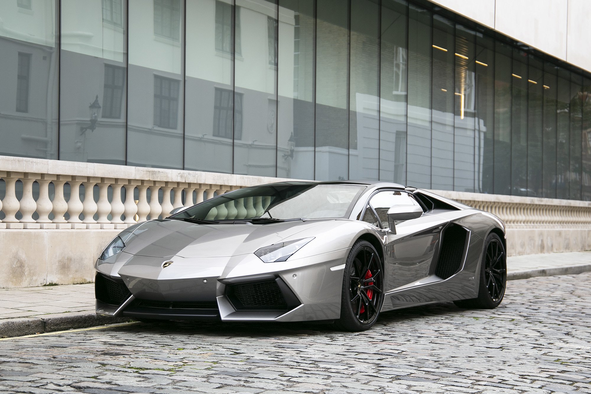 2014 Lamborghini Aventador Roadster LP700-4, 2/24